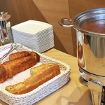 ガーデンテラス東山 - ケークサレとブイヤベース@シェフが取り分けて下さいます