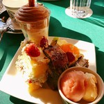 ガーデンテラス東山 - ４皿目＠モンブラン、ショートケーキ、ピスタチオのパリブレスト、フルーツタルト、蜂蜜アイス＆白桃ソルベ