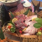 立呑み処 まるや - 活とろハマチ,赤貝,カキ酢