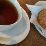 クリオロ - 今日の紅茶とシュークリーム