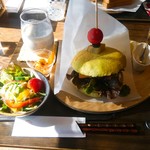 三木屋CAFE - ほうれん草のハンバーガー ランチセット