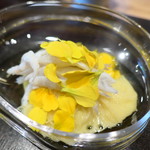 やまぐち - オリーブオイルたっぷりのベースに宍道湖白魚と黄色いトマトソースカッペリーニ