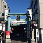 三河屋綾部商店 - 神田明神大鳥居をくぐって右側にお店があります。