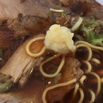 ラーメン 大翔 - すりおろしニンニク。
刻みなら入れるが、すりおろしニンニク入れるのは俺にとってはスクランブル。美味いんだが、甘みがどうにも気になる・・・
が、すりおろしと刻みではニンニクの味も風味も違う。
刻み所望。