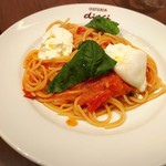 OSTERIA dieci - ブッラータのせトマトソースのスパゲッティ
