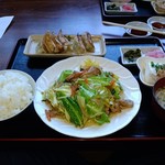 餃子の紅丸 - 回鍋肉定食と餃子