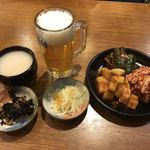 Kankoku No Ie - 突き出し2種、キムチ盛り合わせ、生ビール、マッコリ