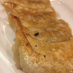 かつぎや - 定番　焼餃子　好みの焼き加減です