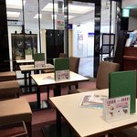 Cafeルノアール - テーブル席が並ぶ店内