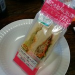 LAWSON - 料理写真:「チキンポテト＆豚しゃぶサンド（山うに風味）」