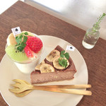 アンズトモモ - チョコバナナチーズケーキ 500円(税込)
      ヨーグルトゼリー 430円(税込)