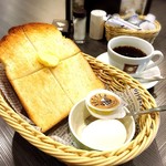 ピーくんカフェ - モーニングメニュー(サクふわトーストセット、ホットコーヒー)
