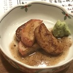 夜ノ焼魚 ちょーちょむすび - かまぼこバター焼き