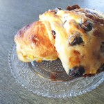 ハッチベーカリー - もちっとしたコーンパンと大豆とチーズのパン