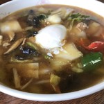 Saikaen - 温玉ニンニク入りちょっと辛口おすすめ五目ラーメン