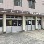 勘野食品 - お店です
      小売もしてくれる