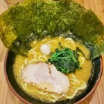 池袋商店 - 醤油ラーメン680円。海苔50円。硬め濃いめ多め。