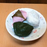 布袋屋本店 - 料理写真:大福・草餅・さくら餅