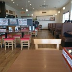 カルビ丼とスン豆腐専門店 韓丼 - 来た時は空いてましたが、帰る頃にはほとんど席がうまってました。