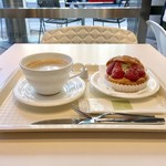 カフェ・ディ・フェスタ - アメリカンコーヒー、ストロベリーシュークリーム 2016/12/15