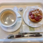 カフェ・ディ・フェスタ - アメリカンコーヒー、ストロベリーシュークリームの空中写真 2016/12/15