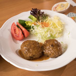 味十味 - 私は味十味オリジナルふわふわハンバーグ定食（119HKD)を。手作り感満載で大満足　サラダのみずみずしさも素晴らしい