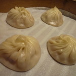 DIN TAI FUNG - 繊細なヒダでなめらかな皮に、上品なスープと豚の旨味が