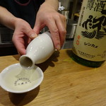Kichi - 神亀の樽酒を燗で