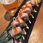 だしまきと趣肴 利楽 - アボカドとクリームチーズの炙りサーモンロール