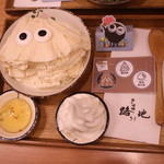 路地 氷の怪物 - 