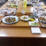 ナス - 店内に並ぶ料理