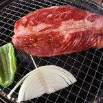 Yakiniku Kura - 2人で半分こずつ食べるんで先ずはワイルドロースから。
                        
                        
                        
                        