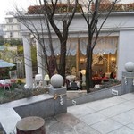 星のサロン　外観（庭から見た）