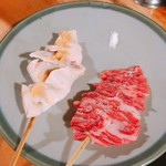 ささもと 新宿店 - コブクロ 生 205円(左)、赤串 生 300円(右)