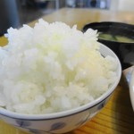 洋食のくんた - きっちり大盛りのライス