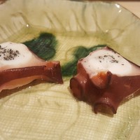 すし岩瀬 - 1)肴:蛸(神奈川県三浦半島産)の桜煮
