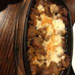 神戸牛ステーキ&ワイン 肉バル 肉王 - 牛すじのチーズダッカルビ