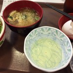 すき家 - 分離した黄身は牛丼に、では白身は？