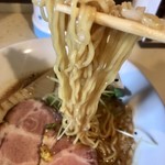 まるめしあん - 牛骨スープが麺に絡んできます