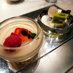 翆陽 - 杏仁豆腐・野菜のスイーツと中国菓子の盛り合わせ