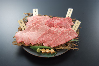 h Yakiniku Dainingu Yamato - 特選大和四種盛り200ｇ3,180円