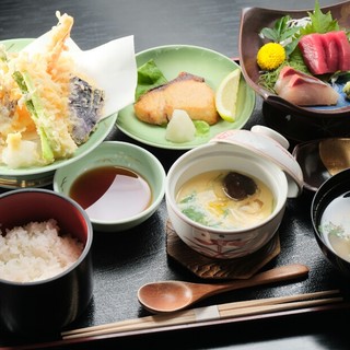 ＜11：45～14：00＞ランチ営業やってます！