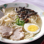 Chuuka Ryouricha Mpon Kahou - ラーメン 鶏ガラ100％の黄金透明スープ