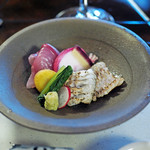 比良山荘 - 鯉の造りと鰻の焼き霜...地元の野菜、人参を添えて