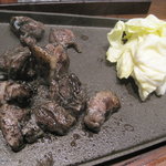 Sumibiryouri Sumishin - 地頭鶏もも炭焼き、とっても美味いです（少なめなのは、コースの中の一人前だから）