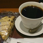 カフェ・ド・クリエ - チョコチャンクスコーン 200円＋ブレンドコーヒー(T) 290円