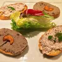 鴨料理専門店 鴨亭 - レバーとセセリのパテ