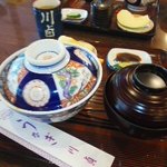 運ばれてきた鰻丼竹