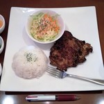 Bランチ（ポヨ・ア・ラ・パリヤ＝ペルー風味チキンステーキ）850円