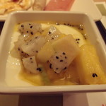 San Want Hotel - ヨーグルトフルーツ添え（2017年９月）